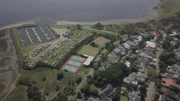 Leisure Island Marina Empty Tennis Courts Knysna Africa Aerial — Video