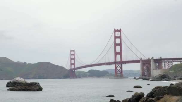 Static Shot Famous Golden Gate Bridge San Francisco California Foggy — Stock videók