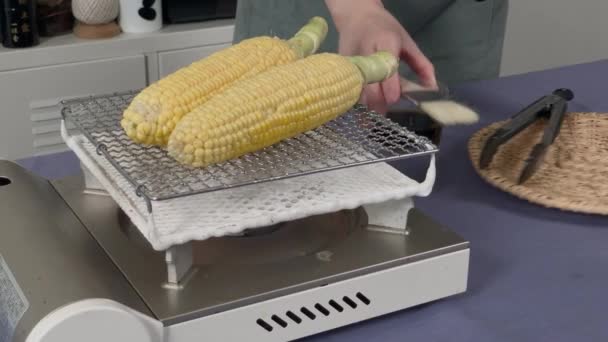 Japanese Female Chef Puts Shoyu Soy Sauce Grilled Corn Her — Stockvideo