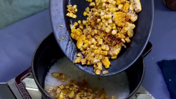 Japanese Female Chef Puts Grilled Kernels Pot Cook Rice Her — 图库视频影像