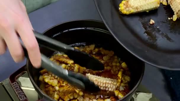 Japanese Female Chef Puts Corncob Pot Cook Rice Her Home — Stock video