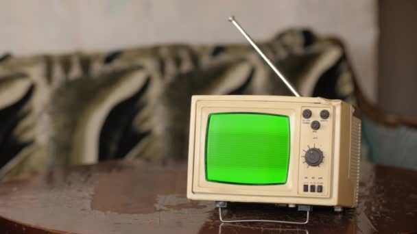 Old Small Vintage 70S Style Television Vintage Table Gren Screen — Vídeo de stock