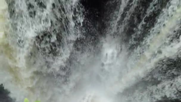 Camera Filming Large Waterfall Java — Video Stock