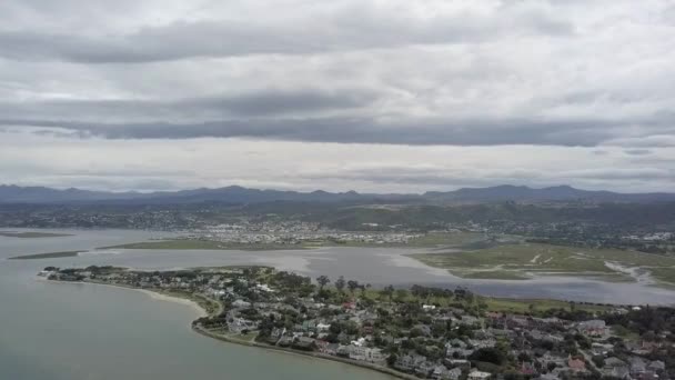 Knysna River Lagoon Quiet Leisure Isle Surrounding Hills Aerial — Vídeo de Stock