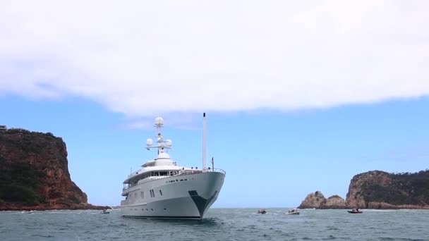 Yacht Katharine Just Knysna Heads Entering Port — Stok video