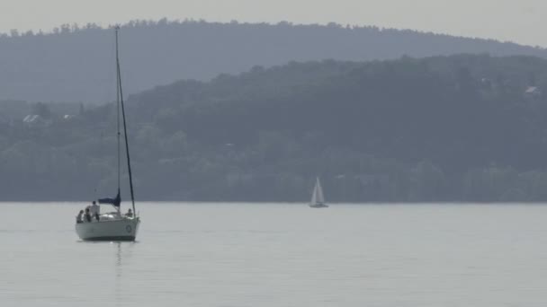 Private Sailor Boat Moving Slowly Right Side Travelers — Stockvideo