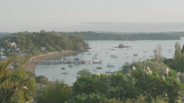 Time Lapse Boats Moving Russel Wharf Light Slowly Fades — Stock videók