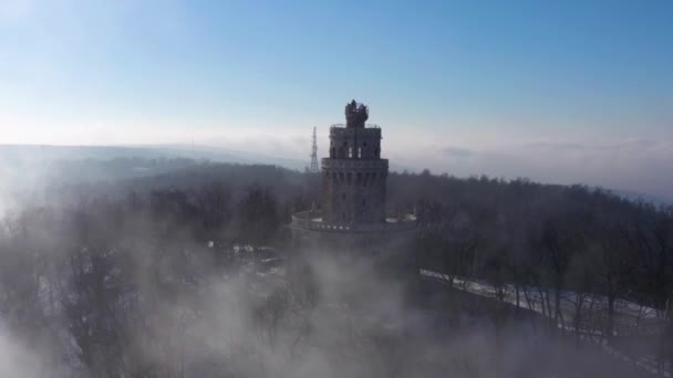 Drone Beelden Uit Boedapest Hongarije Vliegen Bewolkte Mistige Heuvels Normafa — Stockvideo