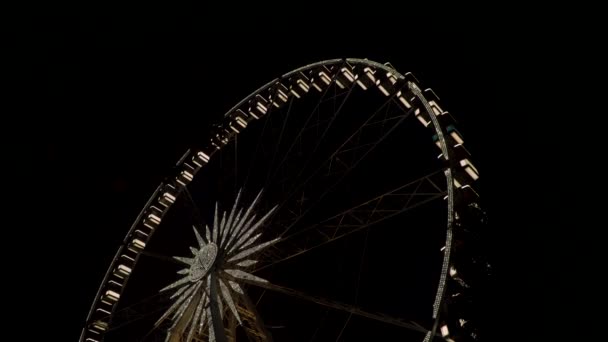 Budapest Eye Large Illuminated Ferris Wheel Light Nighttime Tilt Shot — Stok video