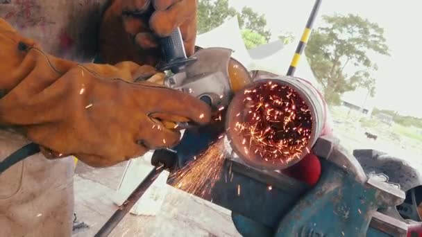 Blacksmith Welder Professional Smooths Steel Iron Extreme Slow Motion Make — Stockvideo