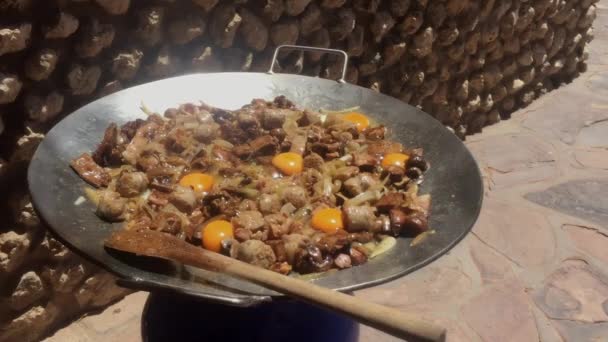 Sizzling Hearty Breakfast Stir Fry Chicken Eggs Huge Wok — Video