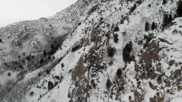 Aerial View Traversing Snow Covered Grandeur Peak Utah — Vídeos de Stock