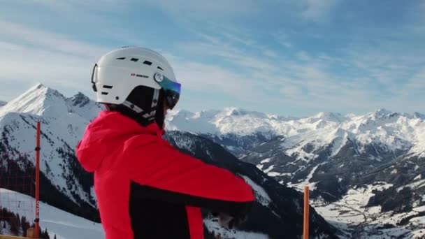 Female Ski Outfit Streching Top Mountains — Stock video