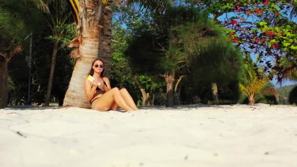 Young Woman Sunbathe Puts Sunscreen Her Body Protecting Dangerous Radiation — Stock videók