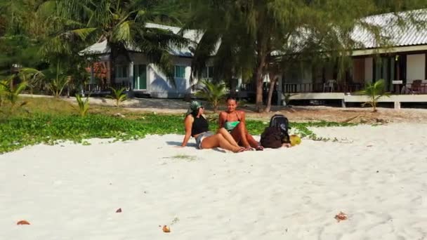 Young Women Travel Bags Sitting White Sandy Beach Tropical Island — Stockvideo