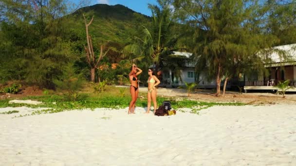 Sexy Girls Swimsuits Chatting Sunbathing Quiet Beach People Vacations Resort — стоковое видео