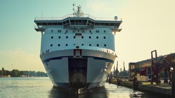 Camera Moving Open Gate Sea Ferry Approaching Wharf Beautiful Afternoon — Stockvideo