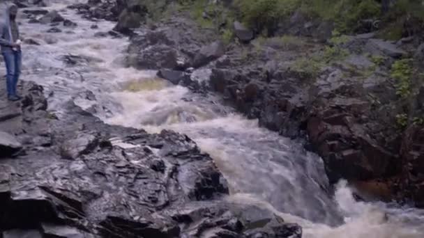 Man Drinking Water Mountain River — Stok video
