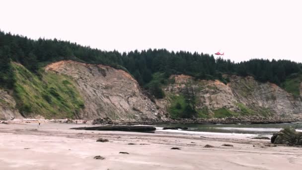 Police Paramedics Park Rangers Pull Wheeled Gurney Walk Cliffs Kids — Stock Video