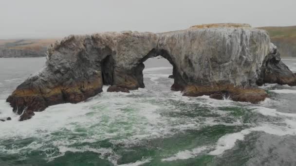 Vuelo Aéreo Través Gran Arco Océano Pacífico Cerca Costa Sonoma — Vídeo de stock