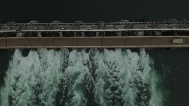 Přímo Nad Hlavou Letecký Záběr Vodní Elektrárny Kanadě — Stock video