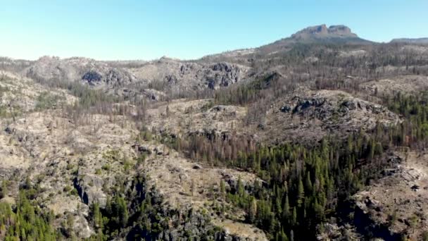 Lambat Panci Udara Keluar Dari Formasi Batu Dardanelles Dengan Area — Stok Video