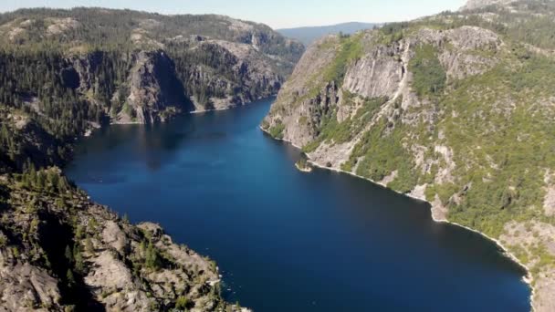 Expansive Aerial View Dark Blue Donnell Lake Highway 108 California — Vídeo de Stock