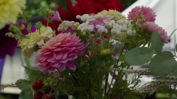 Yerel Çiftçi Pazarı Nda Çiçekler — Stok video