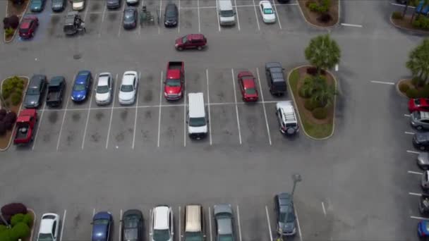 Aerial Drone Shot Kilátás Élelmiszerbolt Parkoló Lot Sunny Day — Stock videók