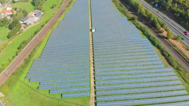 Solar Panels Farm Field Creating Green Energy — Stock video