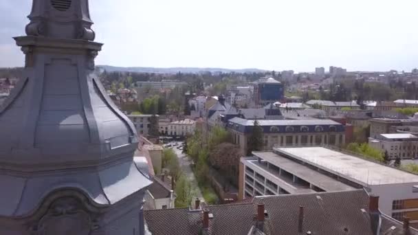 Aerial Drone Shot Pulling Reveal Vast Beautiful City Scape Cluj — Vídeos de Stock