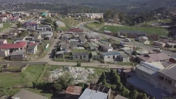 Luchtfoto Knysna Township Vlucht Naar Voetbalveld Flenders Afrika — Stockvideo