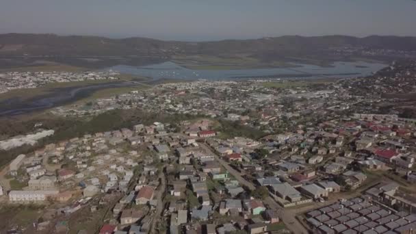 Luchtfoto Knysna Lagune Ver Onder Deze Heuveltop Township Zuid Afrika — Stockvideo