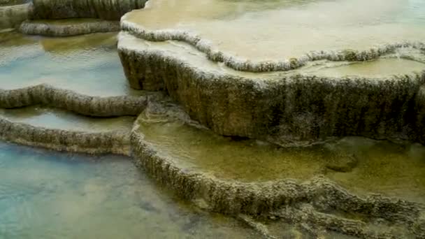 Mammoth Hot Springs Yellowstone National Park Closeup Slow Pan Beautiful — Stock Video