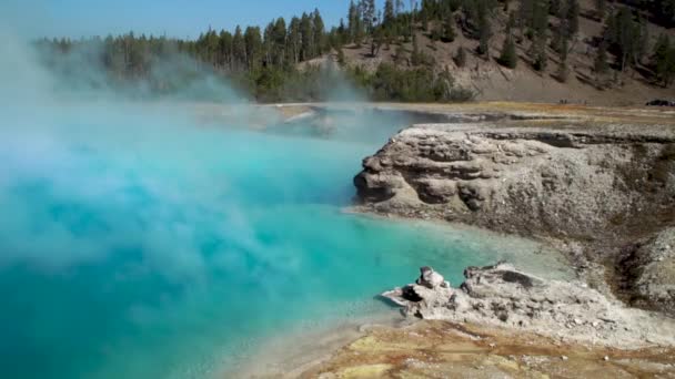 Prachtige Stomende Abyss Zwembad Prismatic Hot Springs Yellowstone National Park — Stockvideo