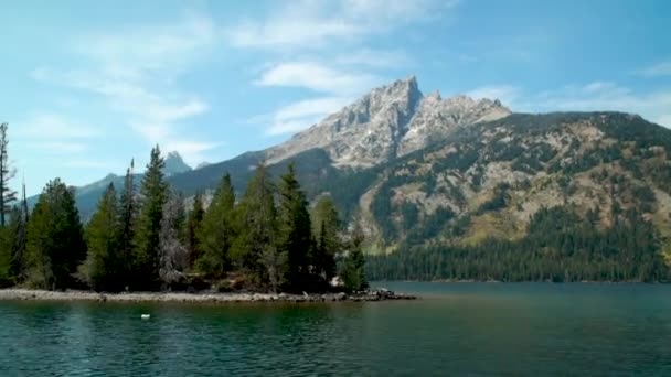 Глядя Воды Озера Дженни Национальном Парке Гранд Титонс — стоковое видео