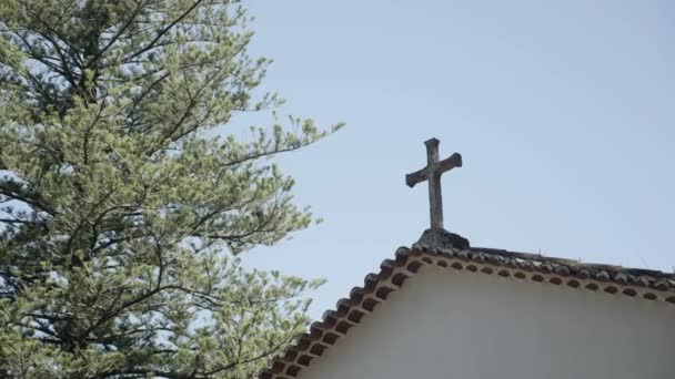 Fechar Tiro Uma Igreja Com Crucifixo Cima — Vídeo de Stock