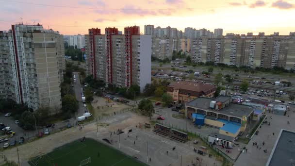 Luftaufnahme Vor Alten Sowjetischen Wohnhäusern Einem Ärmlichen Armenviertel Von Kiew — Stockvideo