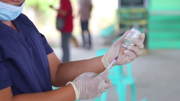 Veterinário Prepara Para Injetar Vacina Rábica Cão — Vídeo de Stock