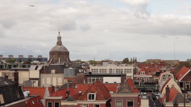 Altstadt Von Leiden Mit Der Berühmten Marekerk Kirche Und Einem — Stockvideo
