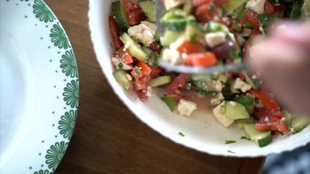 Ensalada Servicio Cinematográfico Tazón Plato — Vídeos de Stock