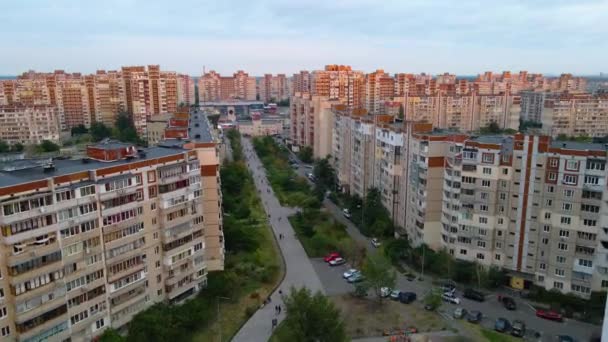 Aerial View People Vyhurivskyi Blvd Middle Sunlit Apartment Buildings Troieshchyna — Video