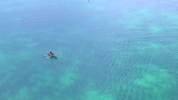 Tiro Giratorio Aéreo Pequeño Dhow Pesca Océano Índico Frente Madagascar — Vídeos de Stock