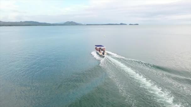 Fly Small Motor Boat Indian Ocean Madagascar — стоковое видео