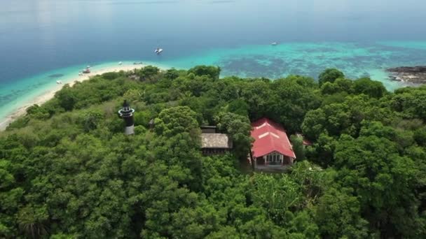 マダガスカルの近くのインド洋の熱帯の島のショットを明らかにします — ストック動画
