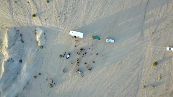 Espiral Aérea Autobuses Personas Desierto Namibia — Vídeo de stock