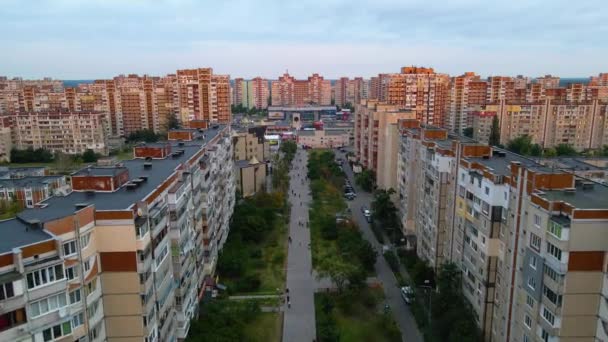 Aerial View People Vyhurivskyi Blvd Surrounded Sunlit Apartment Buildings Troieshchyna — Video