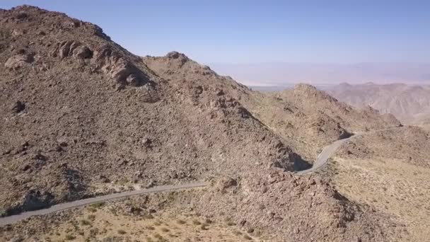 Dron Létání Nad Silnicí Horami — Stock video