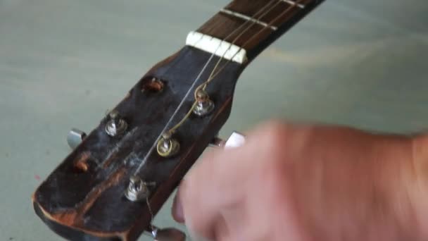 Taking Old Strings Junky Guitar — Stock Video