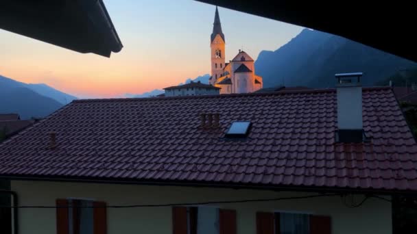Este Clipe Uma Bela Igreja Antiga Kobarid Slovenia Logo Após — Vídeo de Stock
